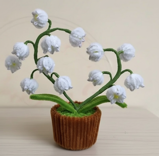 Vasetto fiori bianchi decorativo