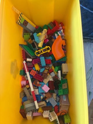 Caja de piezas LEGO