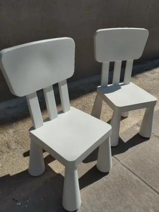 Sillas infantiles blancas