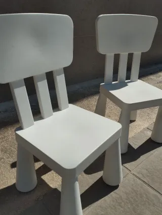 Sillas infantiles blancas