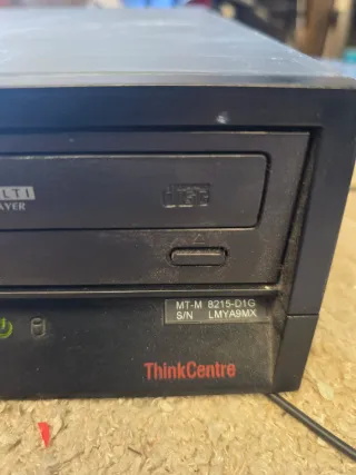 Ordenador IBM ThinkCentre Antiguo