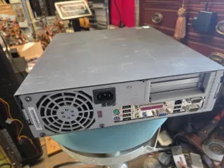 Ordenador IBM ThinkCentre Antiguo