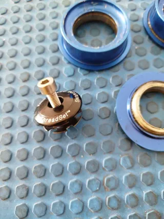 Dirección Chris King InSet