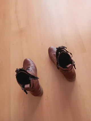 Botines de cordones marrones