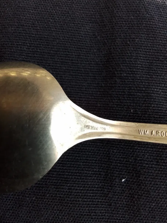 Juego de 11 cucharas de postre antiguas plateadas