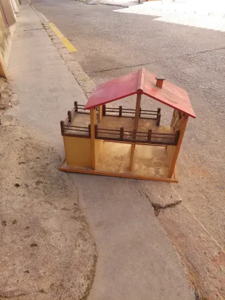 Casita de madera para muñecas
