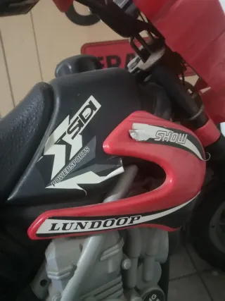 Moto infantil eléctrica