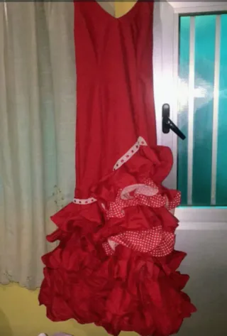 Traje de flamenca rojo y blanco