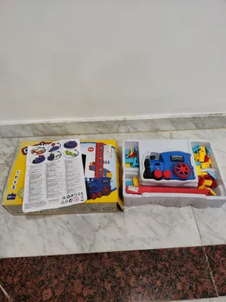 Tren de dominó con sonido.