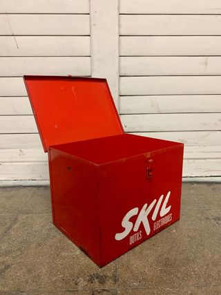 Caja de herramientas SKIL vintage roja