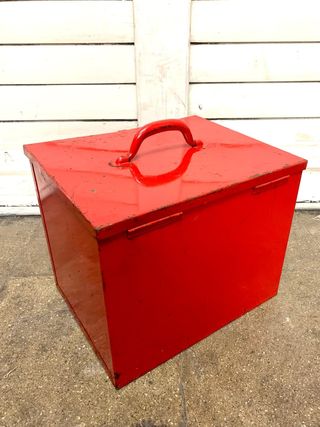 Caja de herramientas SKIL vintage roja