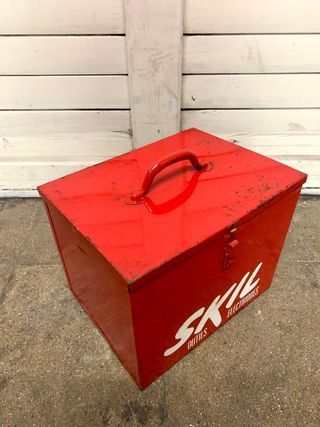 Caja de herramientas SKIL vintage roja