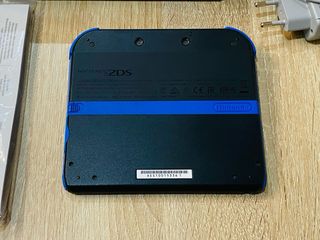 Nintendo 2DS Negra con Mario Kart 7