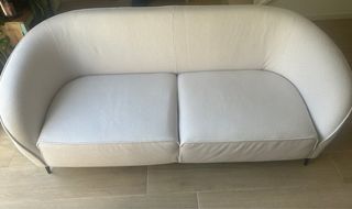 Sofá blanco, prácticamente nuevo  6 meses de uso