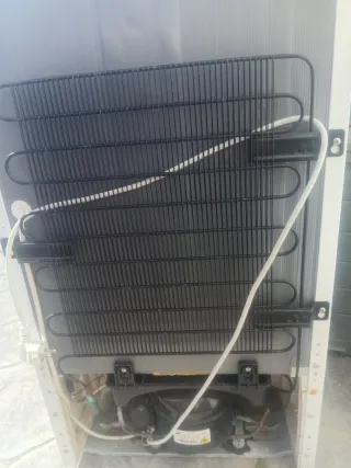 Nevera pequeña blanca