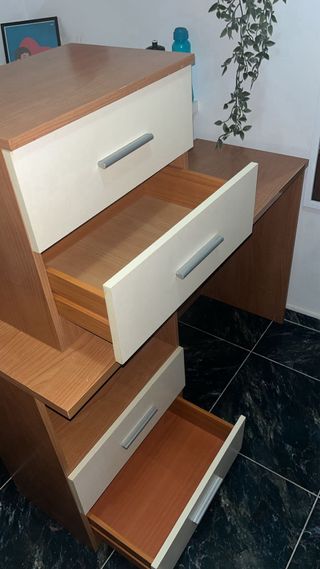 Escritorio con mesita auxiliar