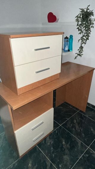 Escritorio con mesita auxiliar