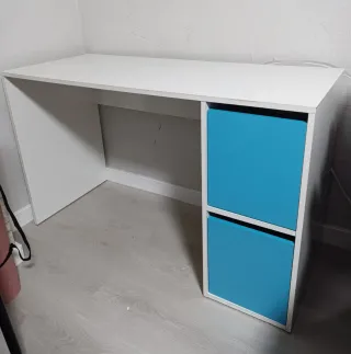 Escritorio juvenil blanco y azul