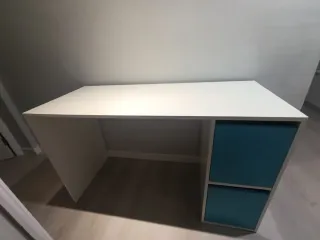 Escritorio juvenil blanco y azul