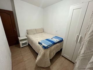 Alquilo habitación en parla centro