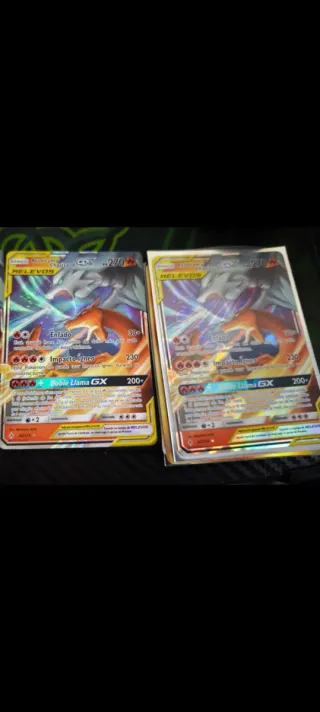 Reshiram y Charizard GX Relevos