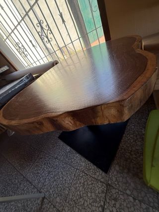 Tavolo a fette in legno con base in ferro