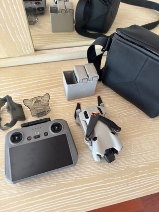 Dron DJI Mini 4 Pro Fly More Combo