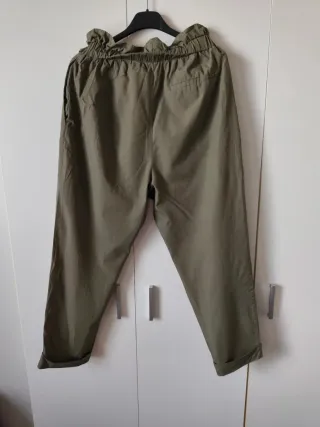 Pantalón verde militar con cordón