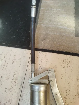 Engrasadora manual de metal