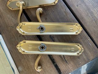 Manillas doradas para puerta