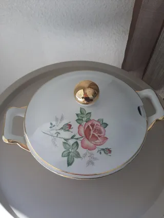 Sopera Vintage Royal China Vigo Flores Doradas
