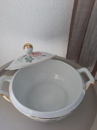 Sopera Vintage Royal China Vigo Flores Doradas