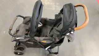 Cochecito gemelar gris