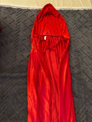 Capa roja con capucha