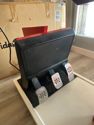 PLAYSEAT THRUMASTER PS4 PRO 1TB Y TV 32 LG