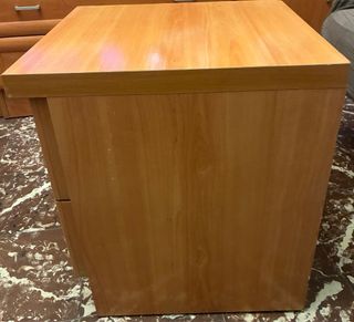 Mesita de noche 2 cajones pino