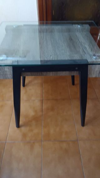 Mesa de comedor de cristal y madera
