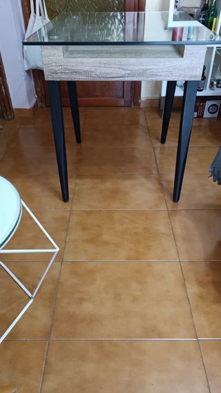 Mesa de comedor de cristal y madera