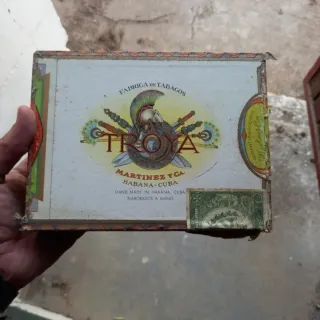 Caja de madera antigua Hermanos Martinez