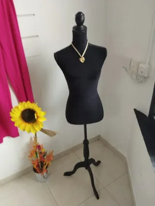 Maniquí de costura blanco