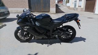 Kawasaki ZX6R 2008 Negra