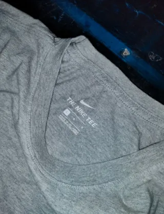 Camiseta Nike Baloncesto Gris