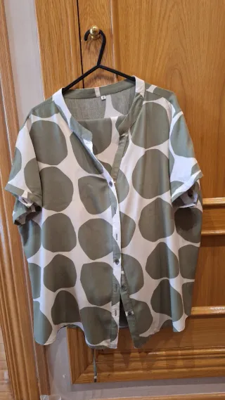 Conjunto blusa y pantalón lunares