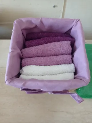 Cestino da bagno con 6 lavette