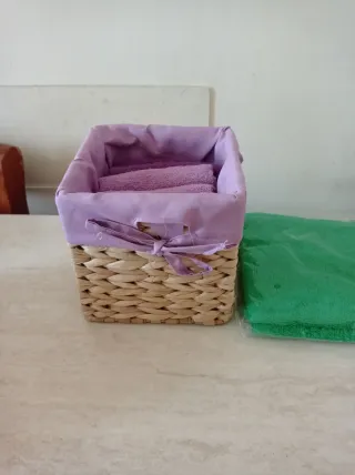 Cestino da bagno con 6 lavette