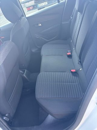 Peugeot 208 2022 en perfecto estado