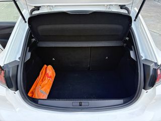 Peugeot 208 2022 en perfecto estado