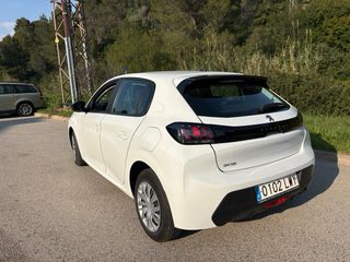Peugeot 208 2022 en perfecto estado