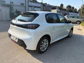 Peugeot 208 2022 en perfecto estado
