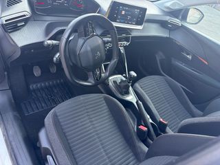 Peugeot 208 2022 en perfecto estado